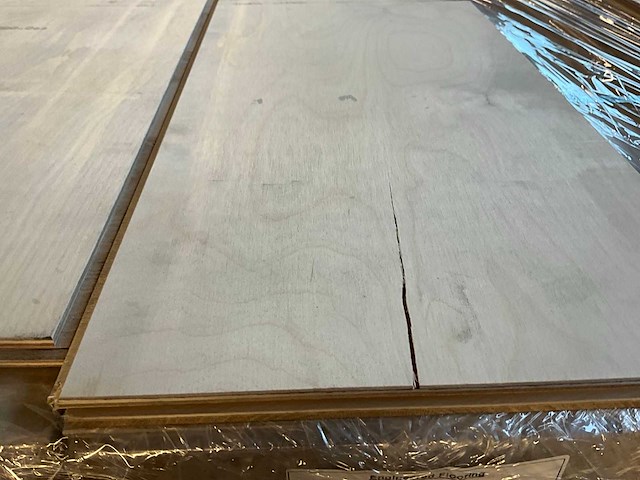 Multiplank eiken shrunk parketvloer (42,9 m2) - afbeelding 1 van  4