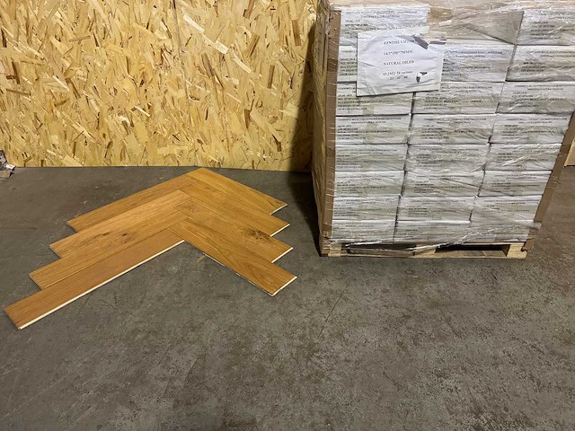 Multiplank eiken visgraat 14+3mm naturel olie 150*750mm (43,2m2) - afbeelding 1 van  6