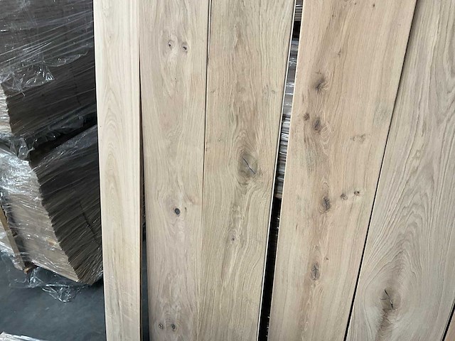 Multiplank europees eiken antiek parketvloer (86,4 m2) - afbeelding 1 van  3