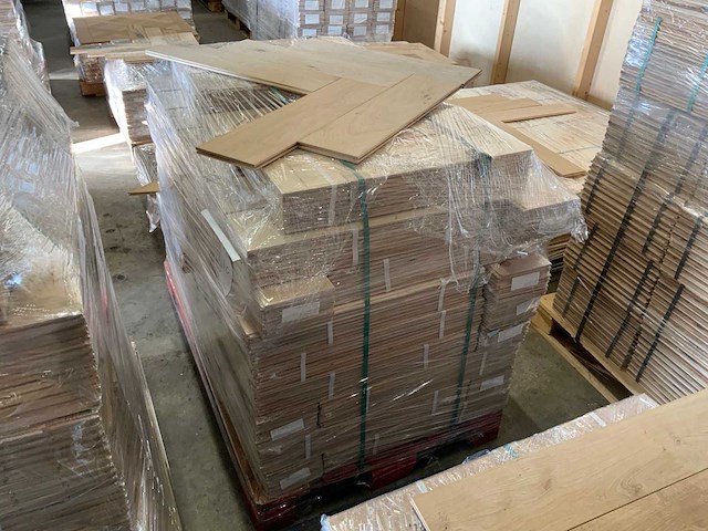 Multiplank visgraat eiken rustiek a parketvloer (42,39 m2) - afbeelding 2 van  3