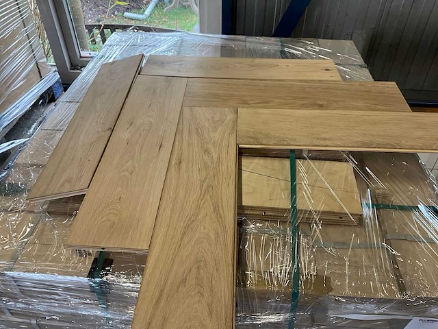 Multiplank visgraat eiken rustiek a/b parketvloer (106,65 m2) - afbeelding 1 van  4