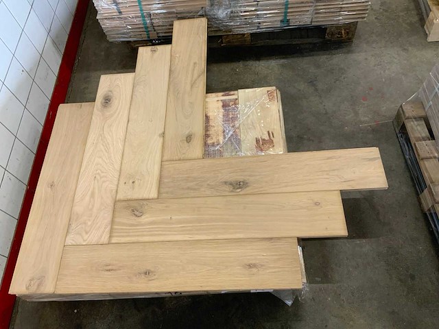 Multiplank visgraat eiken rustiek a/b parketvloer (6,18 m2) - afbeelding 1 van  2