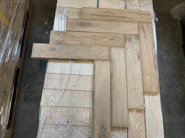Multiplank visgraat eiken rustiek a/b parketvloer (7,15 m2) - afbeelding 1 van  2