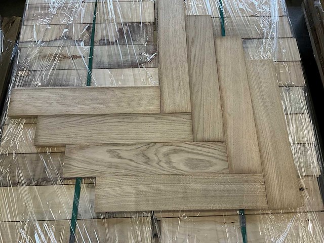 Multiplank visgraat eiken select parketvloer (25,15 m2) - afbeelding 1 van  2