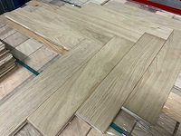 Multiplank visgraat eiken select parketvloer (76,78 m2)