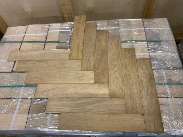 Multiplank visgraat eiken select + rustiek a parketvloer (34,18 m2) - afbeelding 1 van  3
