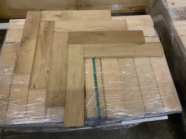 Multiplank visgraat eiken select + rustiek a/b parketvloer (13,28m2) - afbeelding 1 van  3