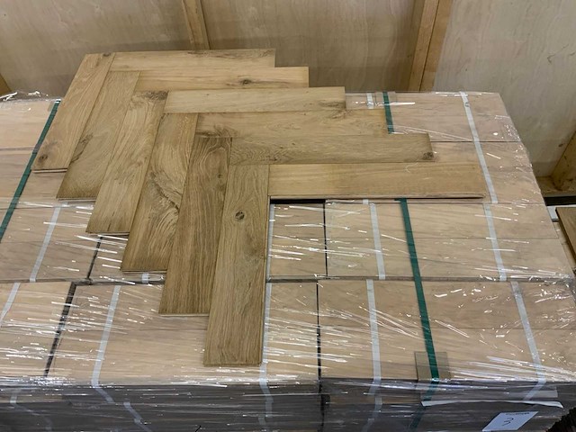 Multiplank visgraat eiken select + rustiek a/b parketvloer (52 m2) - afbeelding 1 van  3