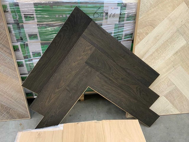 Multiplank visgraat parket (67,38 m2) - afbeelding 1 van  2