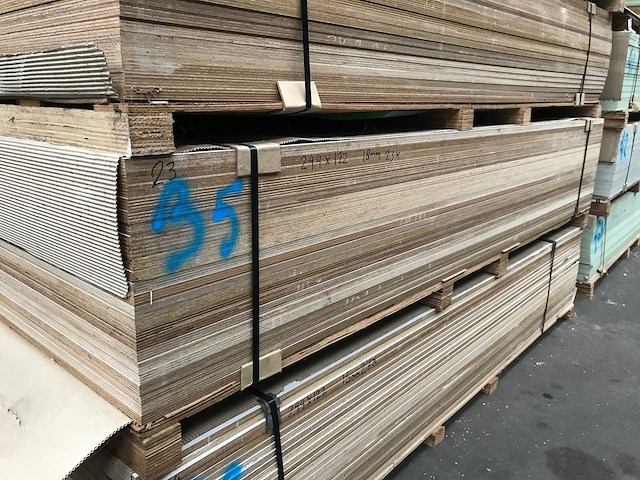 Multiplex paintplex 2440x1220x18mm (23x) - afbeelding 1 van  3