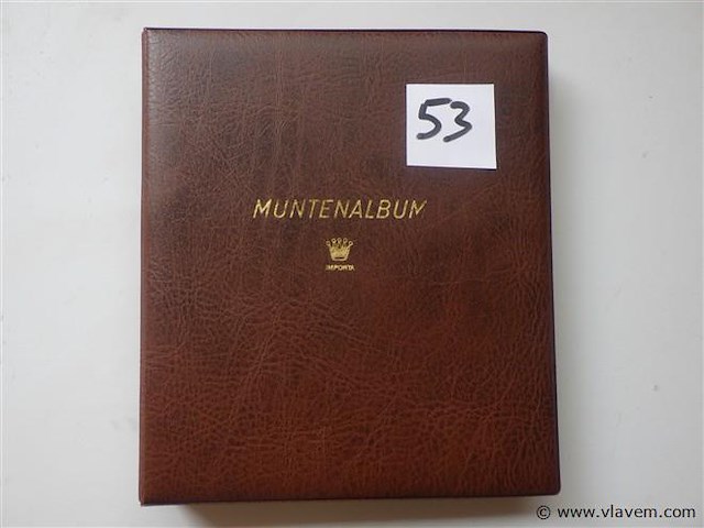 Muntenalbum met enkele munten en muntbladen - afbeelding 1 van  5