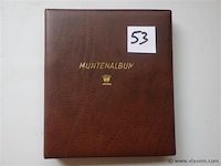 Muntenalbum met enkele munten en muntbladen - afbeelding 1 van  5