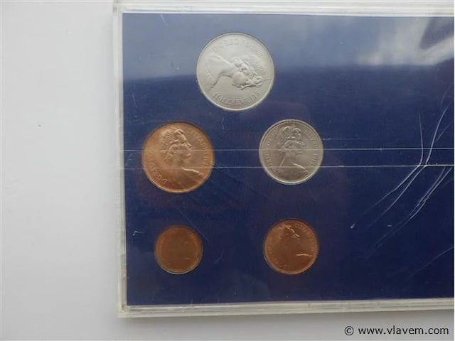 Muntenset - britains's first decimal coins - afbeelding 3 van  3