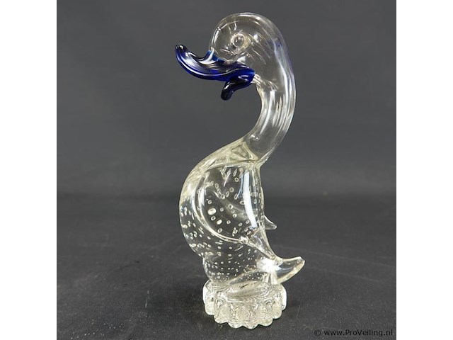 Murano?. glas sculptuur in de vorm van een zwaan - afbeelding 2 van  5