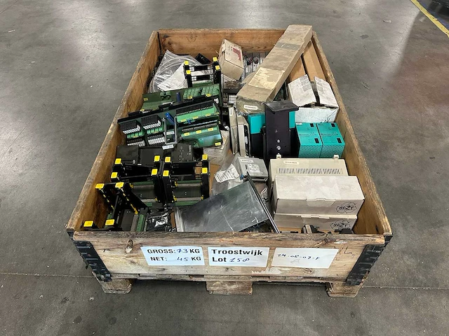 Murr, pepperl+fuchs, telemecanique - partij elektronica: industriële plc-, i/o- en besturingscomponenten - afbeelding 1 van  9