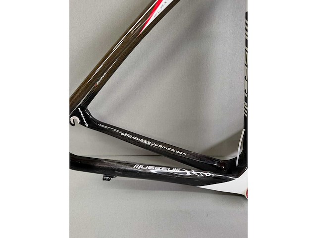 Museeuw - frame - afbeelding 6 van  8