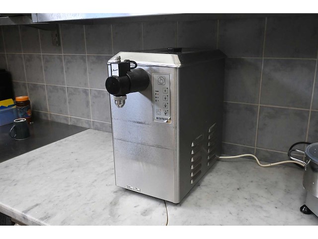 Mussana lady rvs slagroommachine - afbeelding 1 van  6