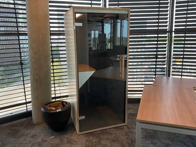 Mute labs telefooncabine - afbeelding 4 van  5