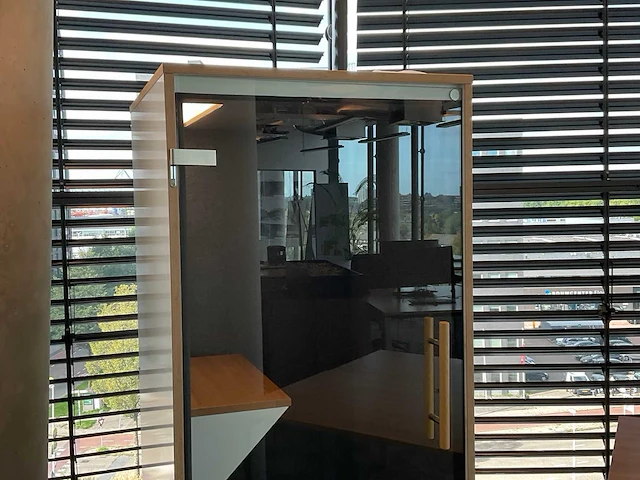 Mute labs telefooncabine - afbeelding 1 van  5