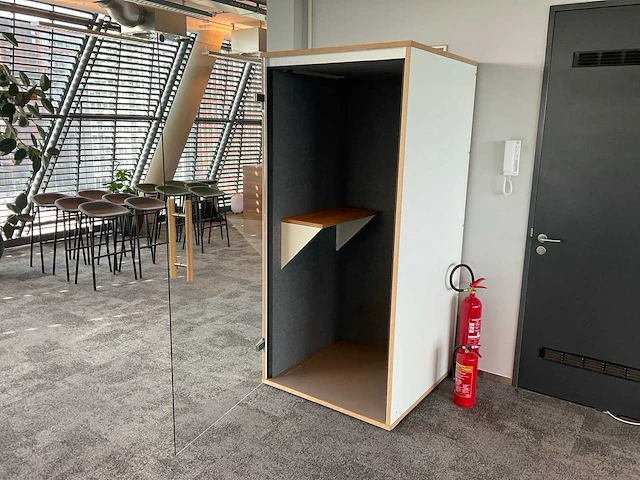 Mute labs telefooncabine - afbeelding 1 van  6