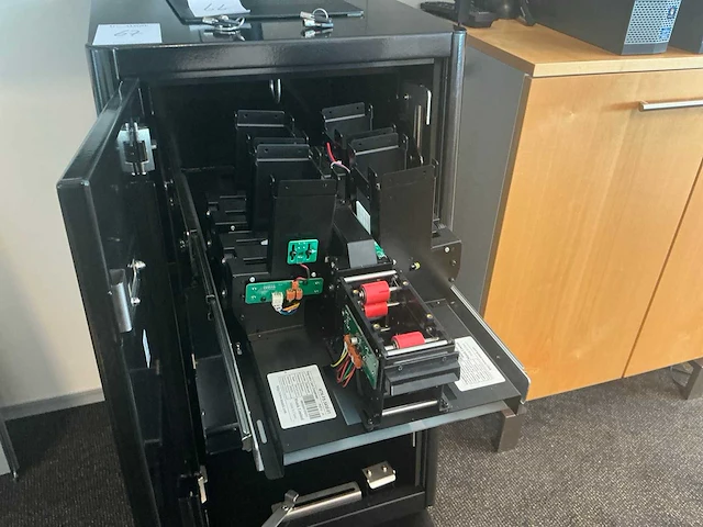 Mutek mtk-f5-3400-01 simkaart dispenser prototype - afbeelding 1 van  10