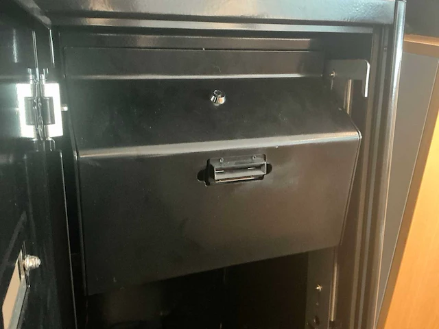 Mutek mtk-f5-3400-01 simkaart dispenser prototype - afbeelding 8 van  10