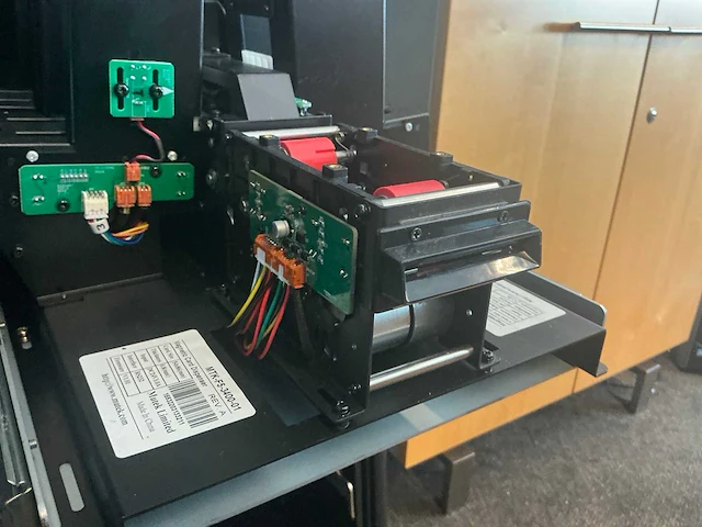 Mutek mtk-f5-3400-01 simkaart dispenser prototype - afbeelding 5 van  10
