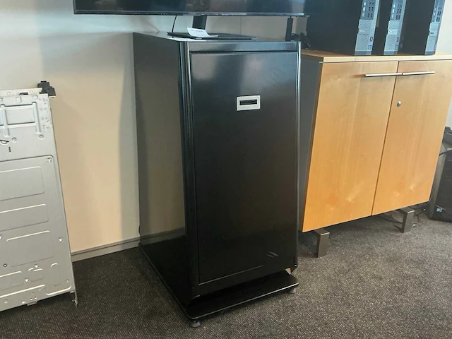 Mutek mtk-f5-3400-01 simkaart dispenser prototype - afbeelding 3 van  10