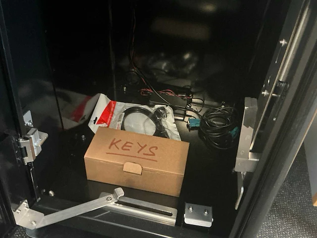 Mutek mtk-f5-3400-01 simkaart dispenser prototype - afbeelding 9 van  10