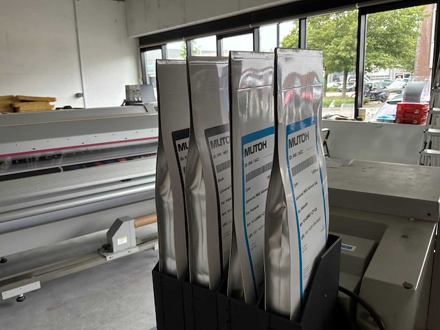 Mutoh vj-1638 grootformaat printer - afbeelding 9 van  10
