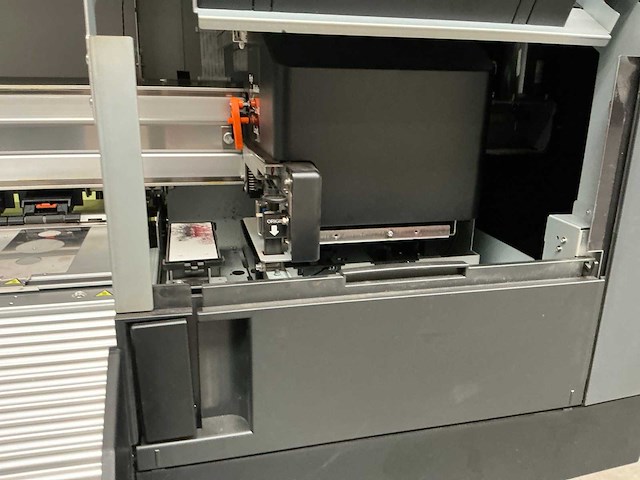 Mutoh xpertjet 1641 sr pro - 2025 - flatbedprinter uv - afbeelding 12 van  29