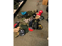 Mutsen en petten - afbeelding 3 van  5