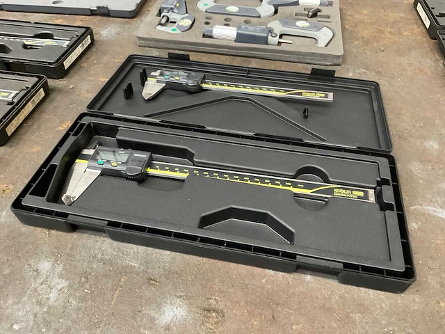 Mututoyo 0-150 mm digitale schuifmaat (2x) - afbeelding 1 van  3