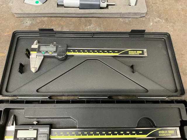 Mututoyo 0-150 mm digitale schuifmaat (2x) - afbeelding 3 van  3