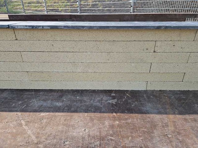 Muurblokken inclusief afdektegels (ca. 896 stuks) - afbeelding 3 van  5