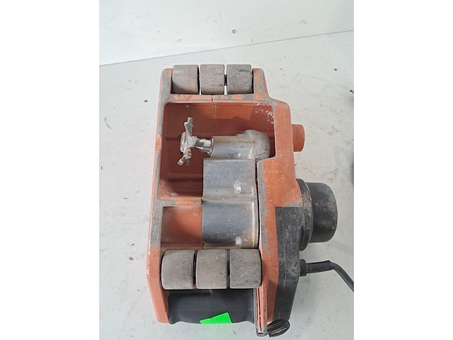 Muursleuvenfreesmachine 230v spit, f40, bouwjaar 2012 - afbeelding 9 van  10