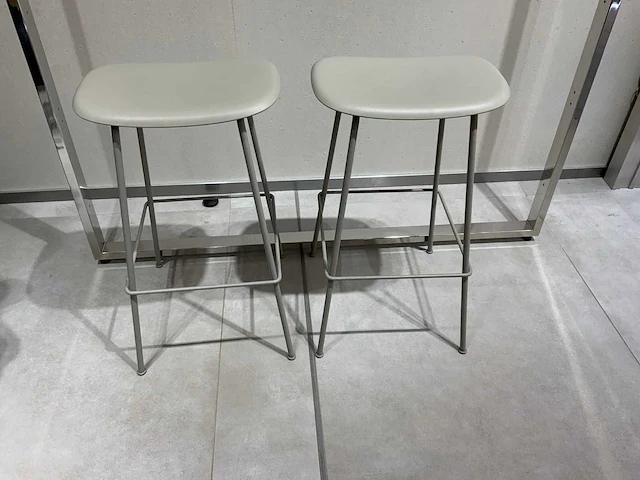 Muuto - kruk (2x) - afbeelding 1 van  3