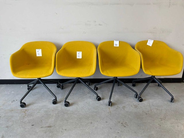 Muuto fiber vergaderstoel (4x) - afbeelding 1 van  2
