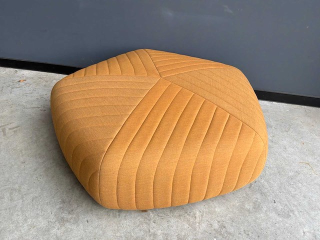Muuto poef - afbeelding 1 van  6