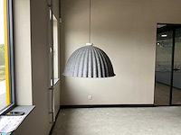 Muuto under the bell lamp - afbeelding 1 van  4