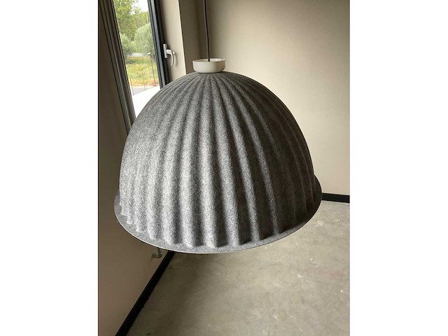 Muuto under the bell lamp - afbeelding 3 van  4