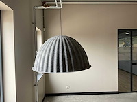 Muuto under the bell lamp - afbeelding 1 van  3