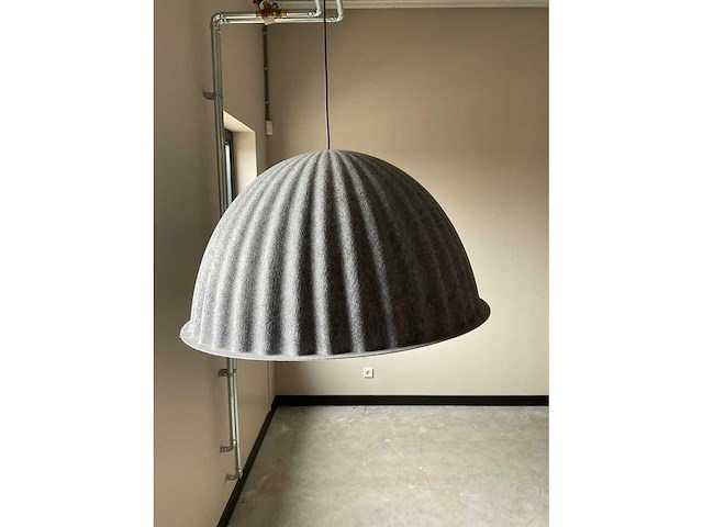 Muuto under the bell lamp - afbeelding 2 van  3