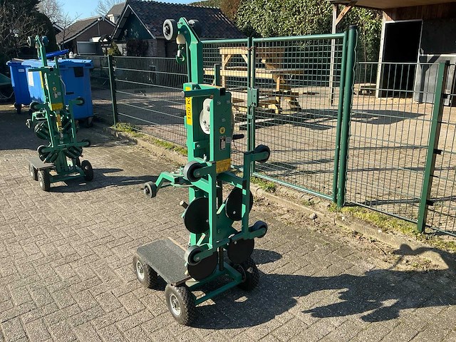 Muyen - h905p - ruitenplaatser - 2018 - afbeelding 1 van  18