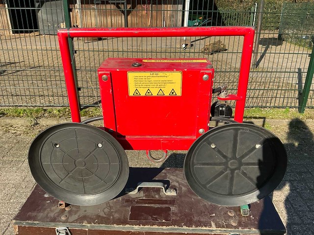 Muyen bv - va600 - vacuümheffer op accu - 2012 - afbeelding 13 van  15