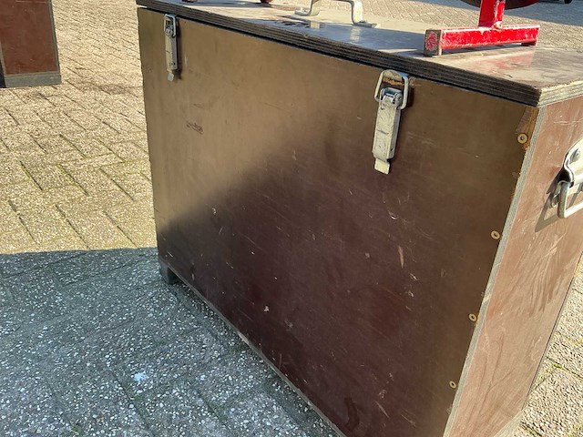 Muyen bv - va600 - vacuümheffer op accu - 2012 - afbeelding 6 van  16