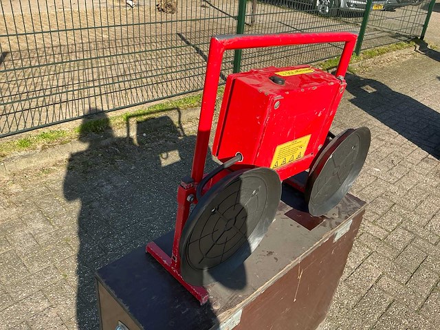 Muyen bv - va600 - vacuümheffer op accu - 2012 - afbeelding 15 van  16