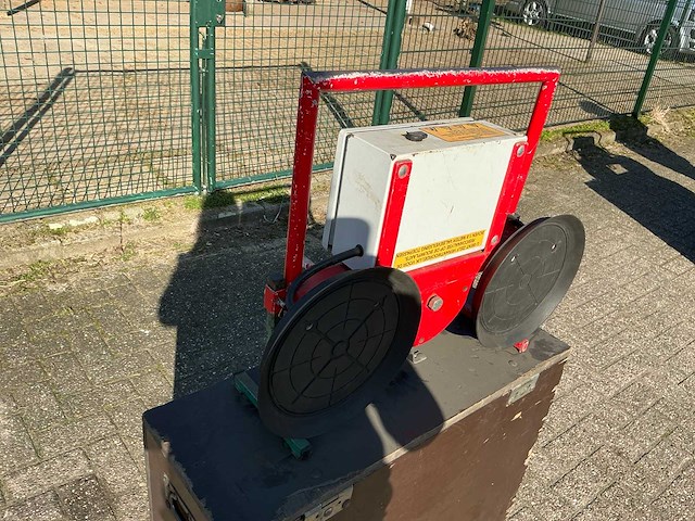 Muyen bv - va600 - vacuümheffer op accu - 2018 - afbeelding 12 van  15