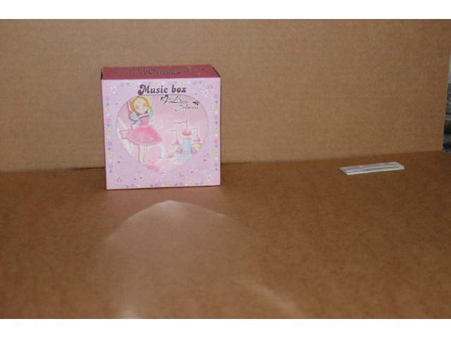 Muziek box litte princess in krat a - afbeelding 1 van  3