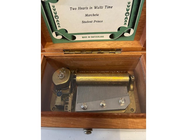 Muziek speeldoos, thorens , 3 melodien ca 1950-1960 - afbeelding 2 van  8